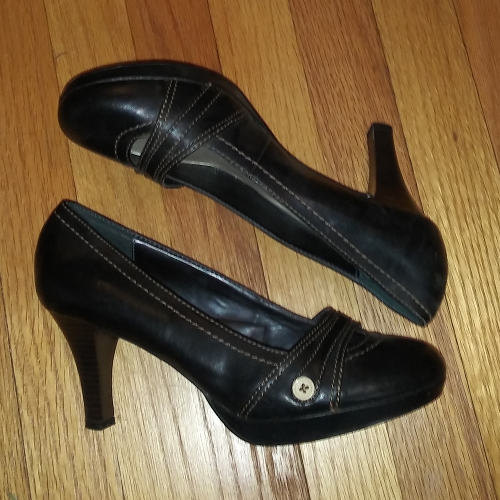 Mudd Dark Brown Leather Rounded Toe Heels - Picture 3 of 6
